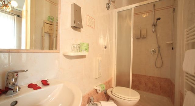 トイレの水漏れトラブルを未然に防ぐための日常点検とプロ業者活用の重要性 トイレの水漏れトラブルを未然に防ぐための日常点検とプロ業者活用の重要性